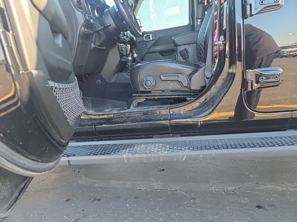 Jeep Wrangler Vehicle Full-screen Gallery Image 2