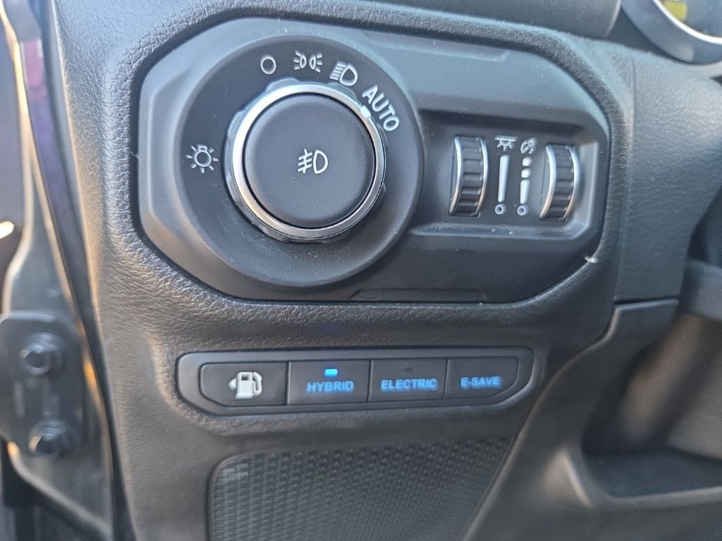 Jeep Wrangler Vehicle Full-screen Gallery Image 10