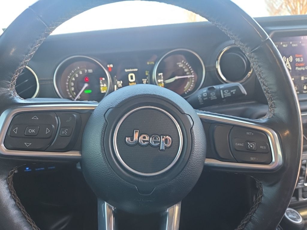 Jeep Wrangler Vehicle Full-screen Gallery Image 12