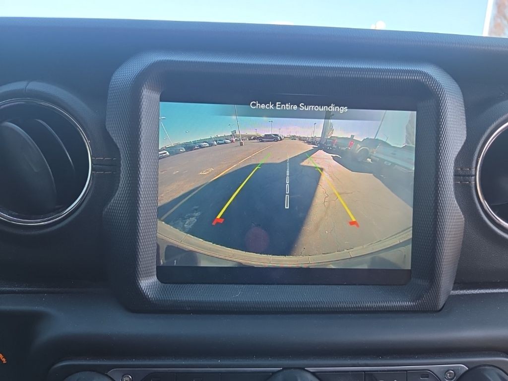 Jeep Wrangler Vehicle Full-screen Gallery Image 14