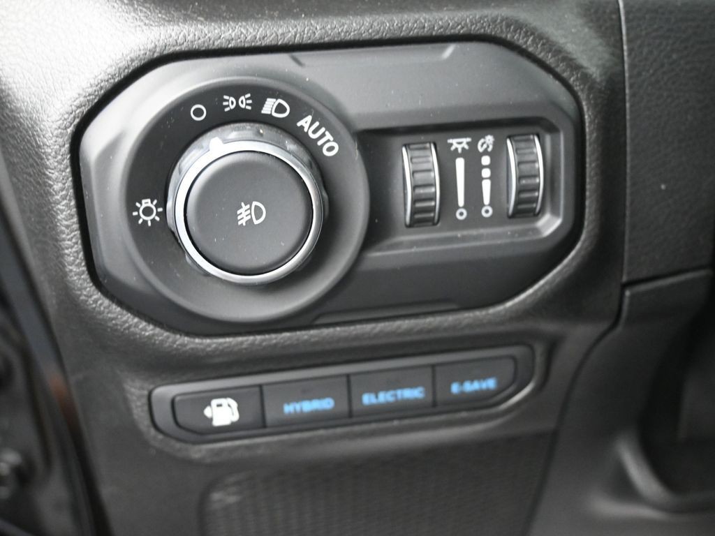 Jeep Wrangler Vehicle Full-screen Gallery Image 19