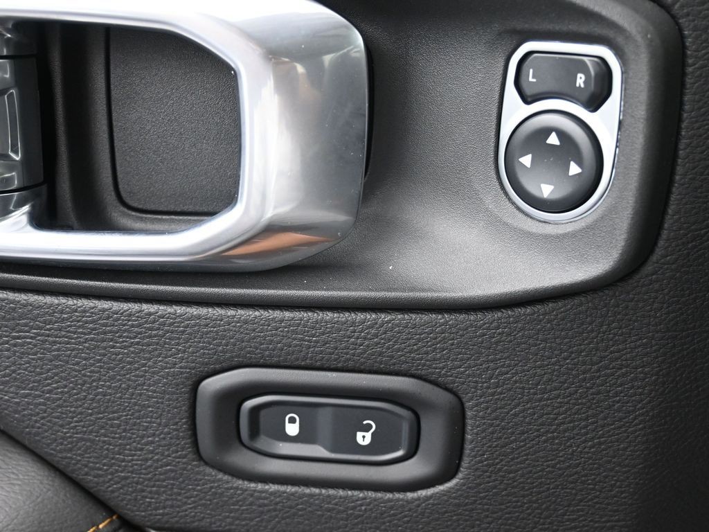 Jeep Wrangler Vehicle Full-screen Gallery Image 20