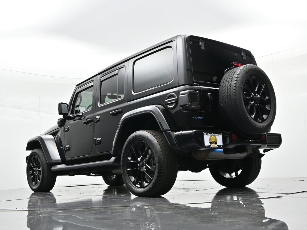 Jeep Wrangler Vehicle Full-screen Gallery Image 25