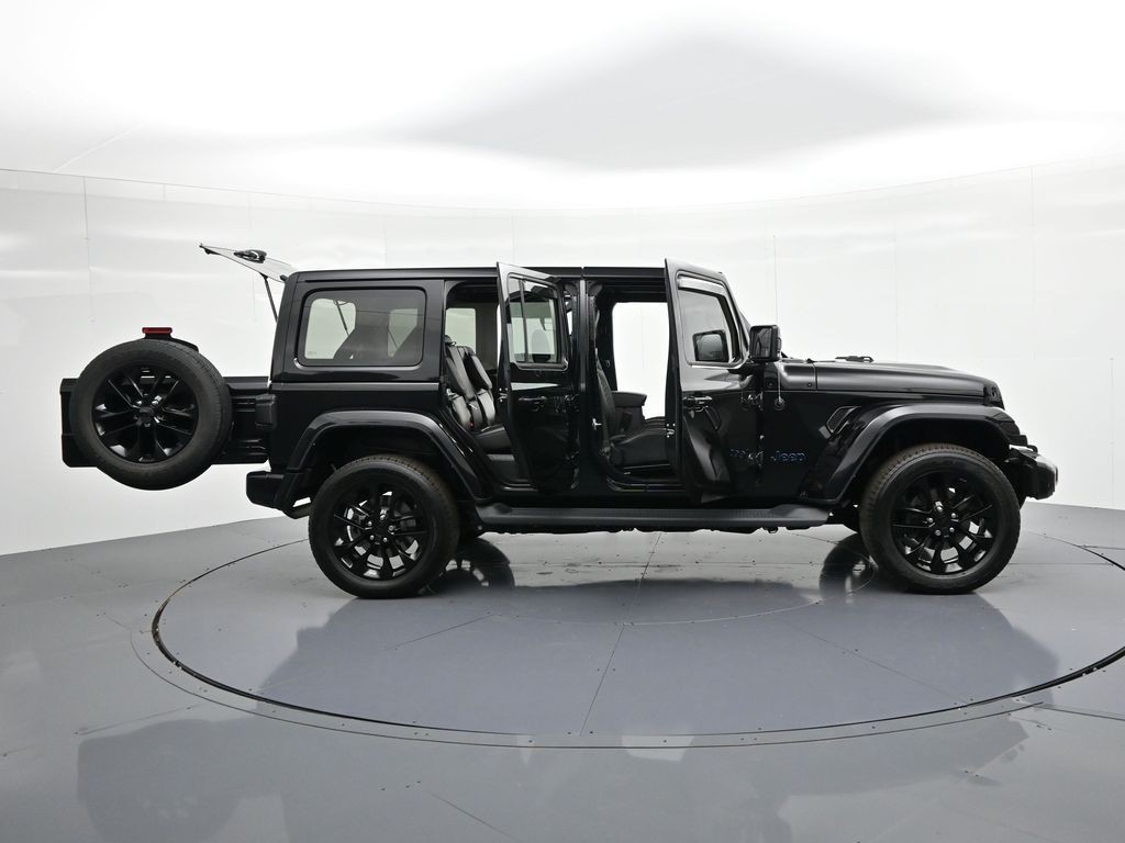 Jeep Wrangler Vehicle Full-screen Gallery Image 29