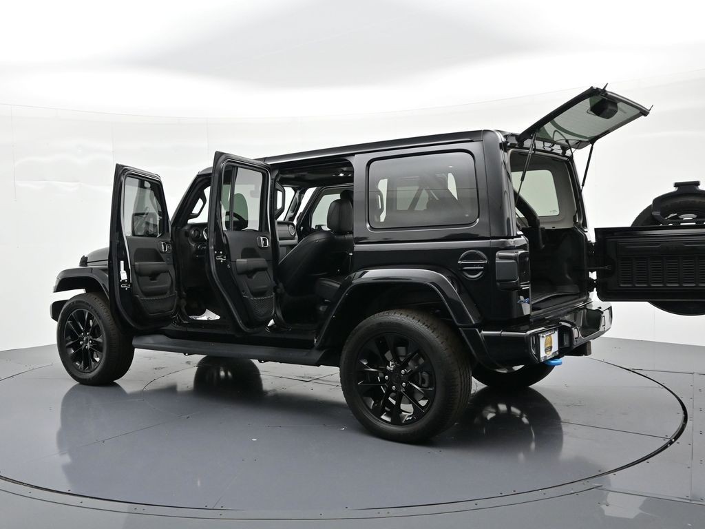 Jeep Wrangler Vehicle Full-screen Gallery Image 30