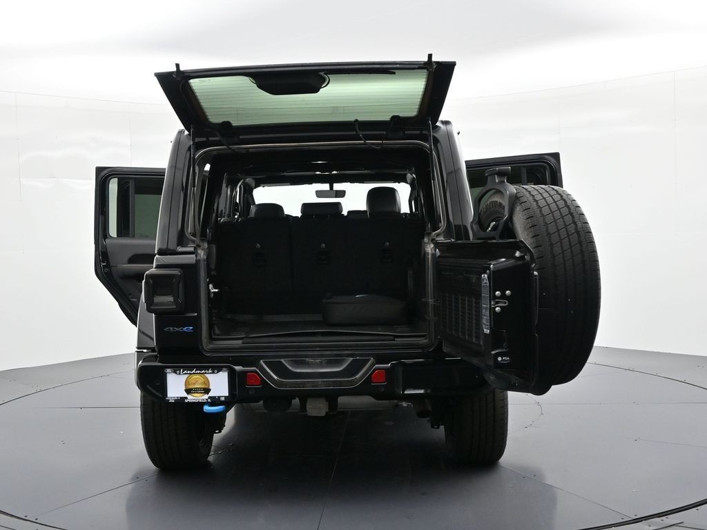 Jeep Wrangler Vehicle Full-screen Gallery Image 32