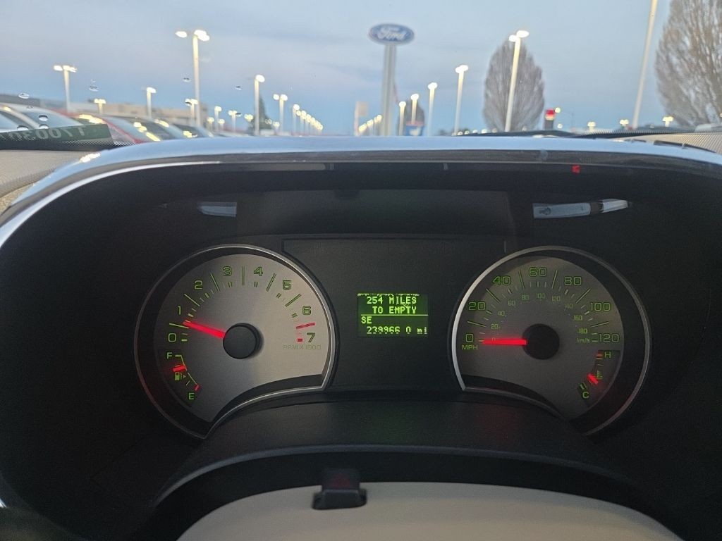 Ford Explorer Vehicle Full-screen Gallery Image 10