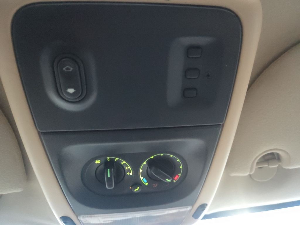 Ford Explorer Vehicle Full-screen Gallery Image 14