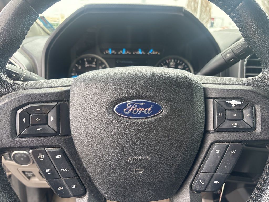 Ford F-150 Vehicle Full-screen Gallery Image 11