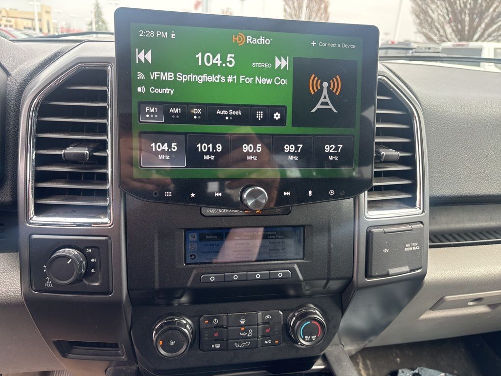 Ford F-150 Vehicle Full-screen Gallery Image 12