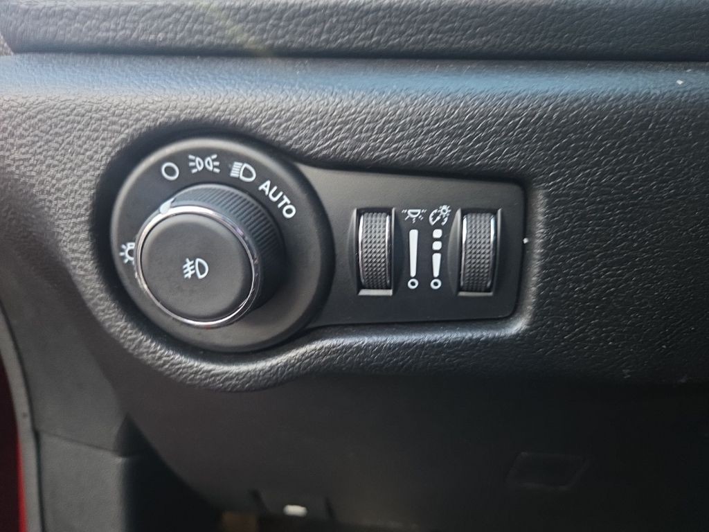 Chrysler Pacifica Vehicle Full-screen Gallery Image 10