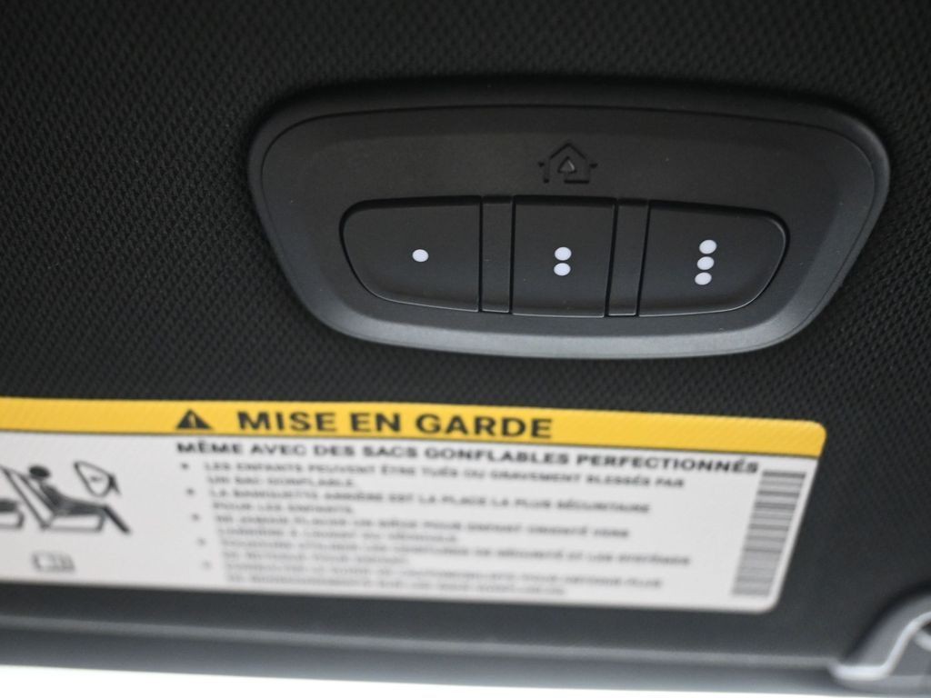 Chrysler Pacifica Vehicle Full-screen Gallery Image 20