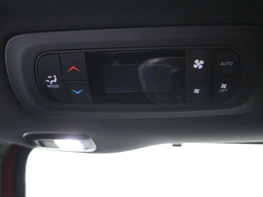 Chrysler Pacifica Vehicle Full-screen Gallery Image 28