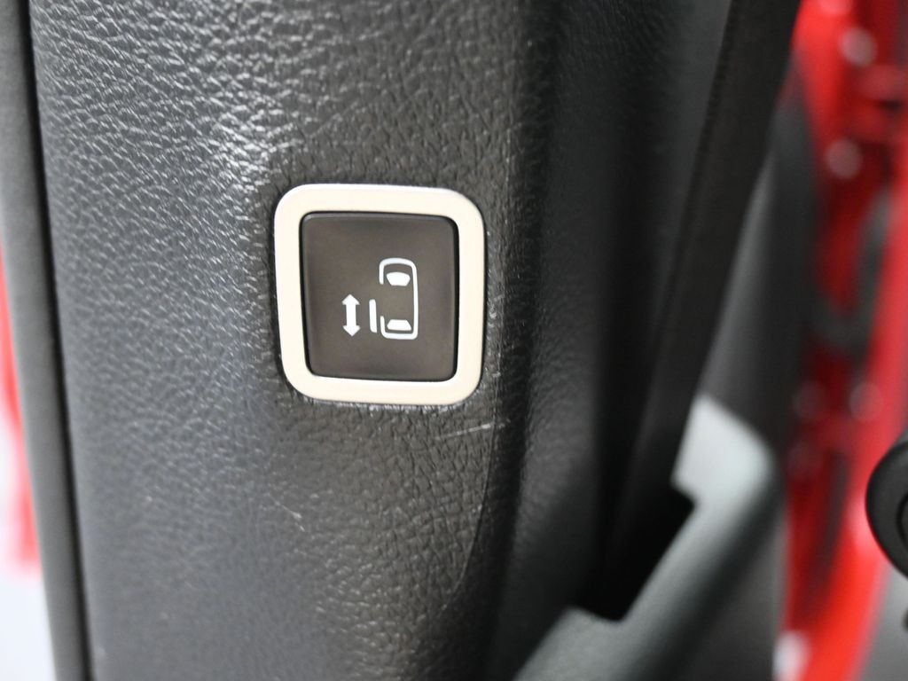 Chrysler Pacifica Vehicle Full-screen Gallery Image 34