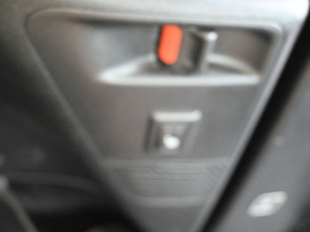 Chrysler Pacifica Vehicle Full-screen Gallery Image 35