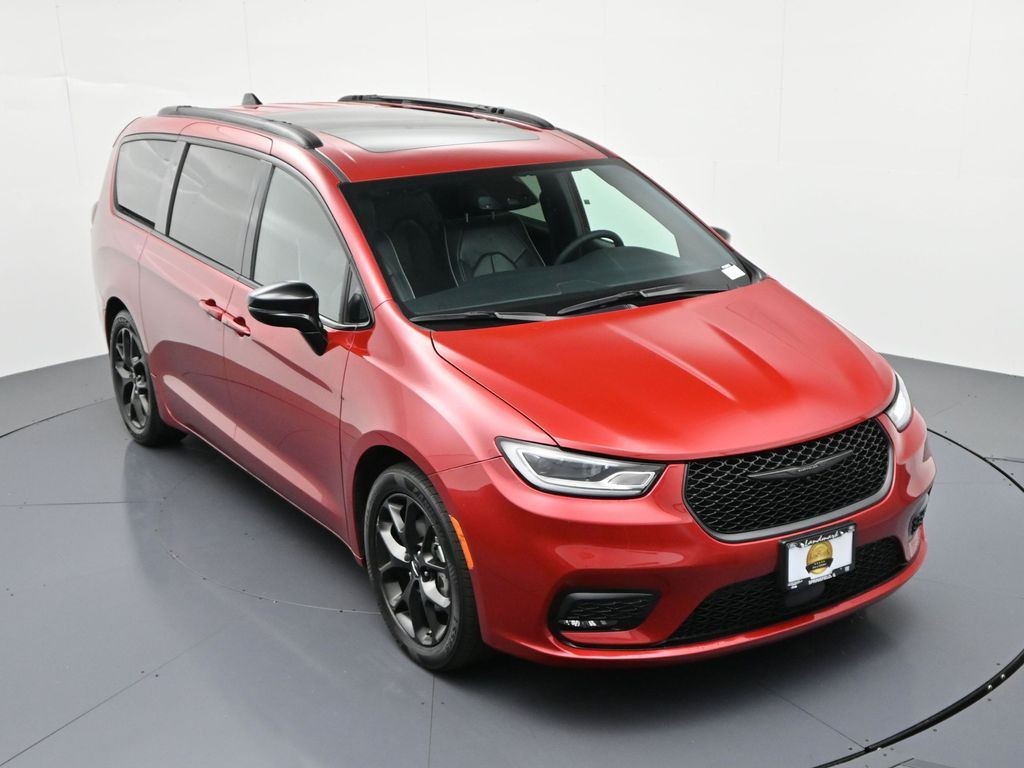 Chrysler Pacifica Vehicle Full-screen Gallery Image 37