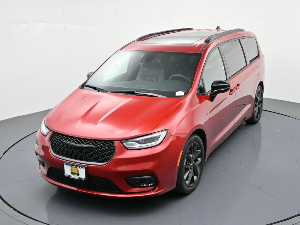 Chrysler Pacifica Vehicle Full-screen Gallery Image 39