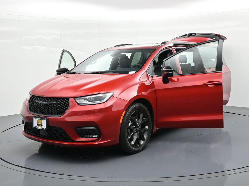 Chrysler Pacifica Vehicle Full-screen Gallery Image 47