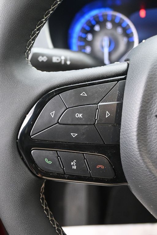 Chrysler Pacifica Vehicle Full-screen Gallery Image 23