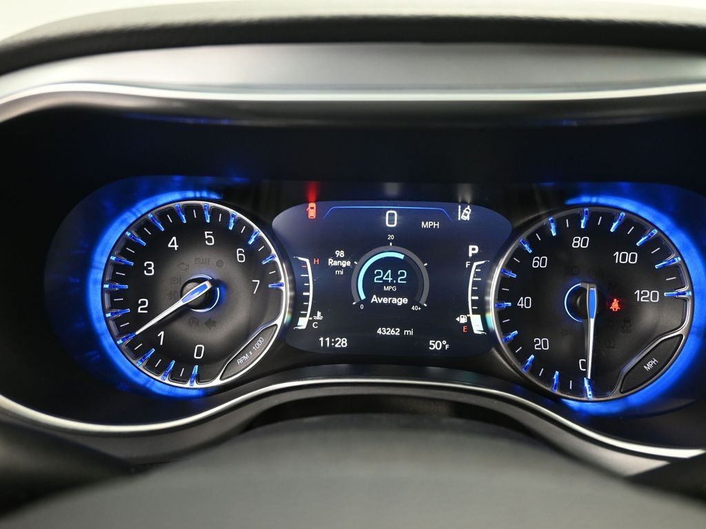 Chrysler Pacifica Vehicle Full-screen Gallery Image 10