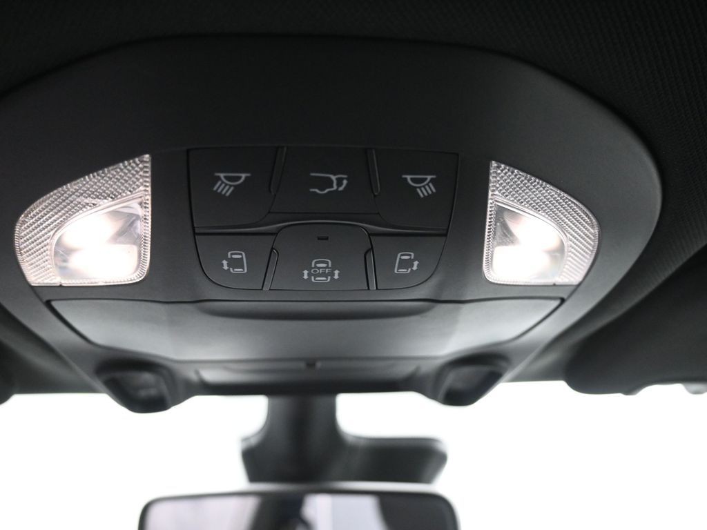 Chrysler Pacifica Vehicle Full-screen Gallery Image 25