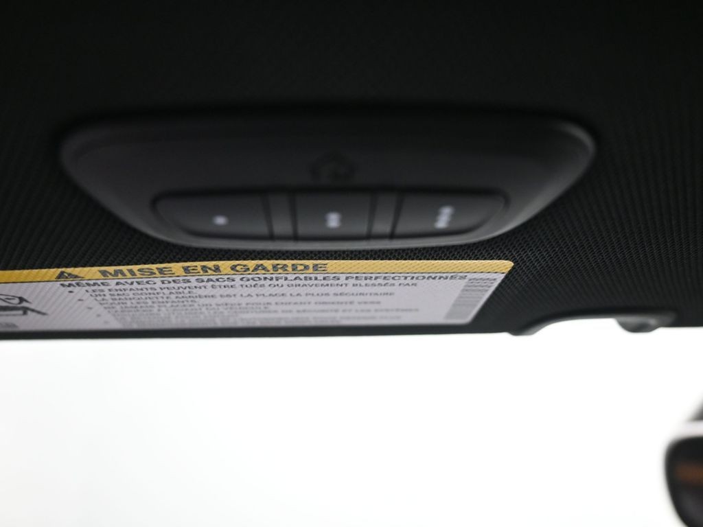 Chrysler Pacifica Vehicle Full-screen Gallery Image 26