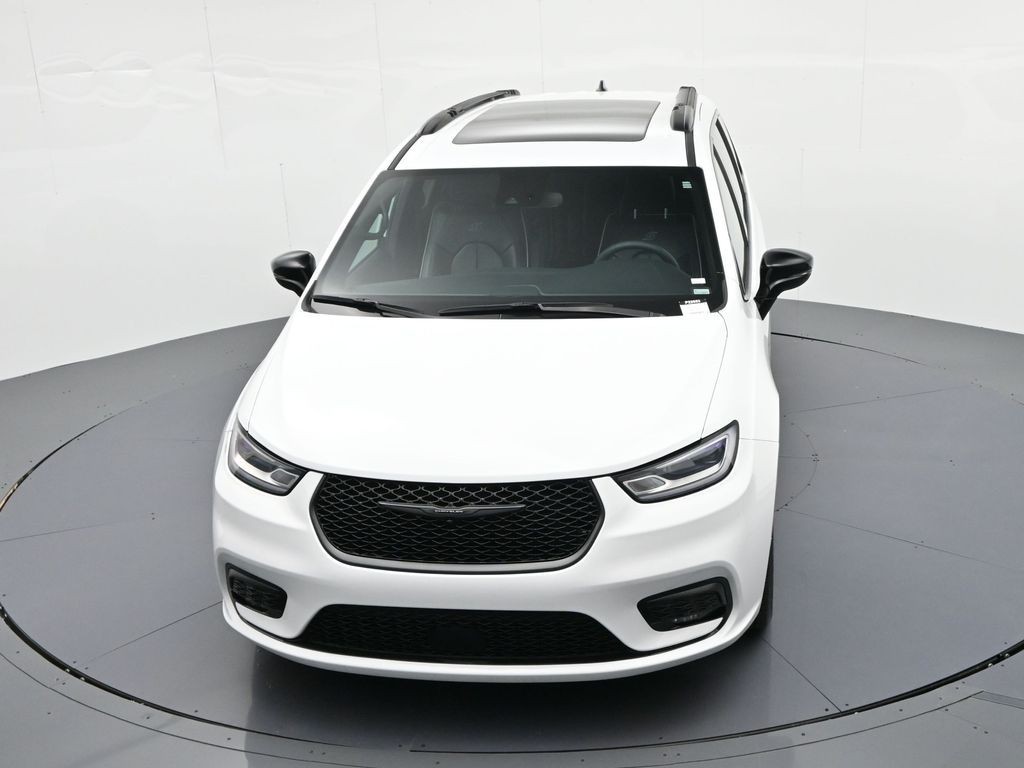 Chrysler Pacifica Vehicle Full-screen Gallery Image 28