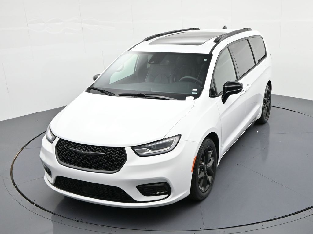 Chrysler Pacifica Vehicle Full-screen Gallery Image 29