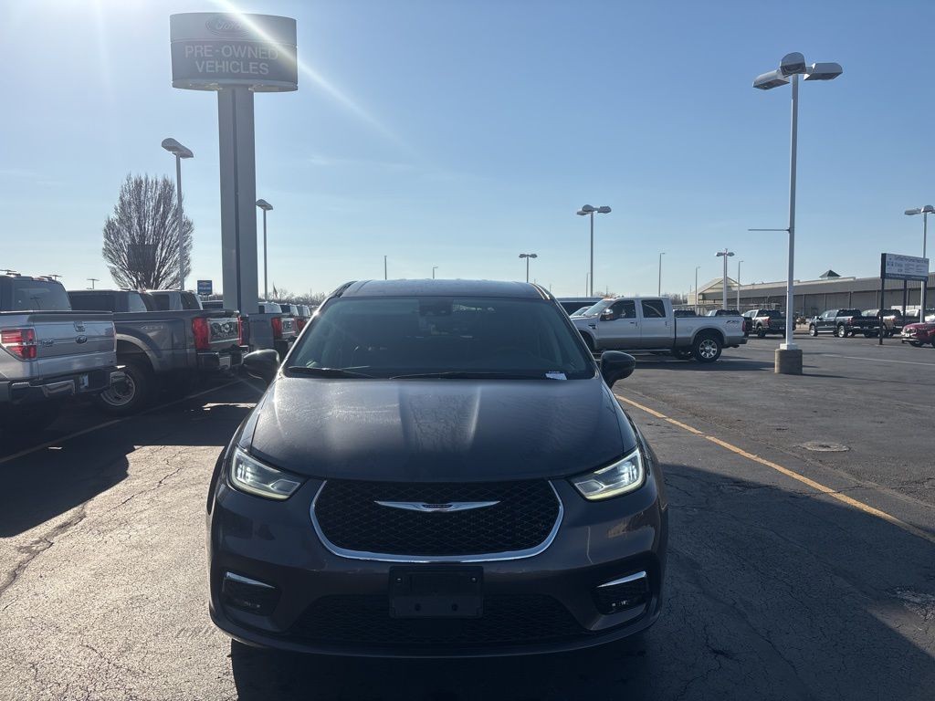 Chrysler Pacifica Vehicle Full-screen Gallery Image 7