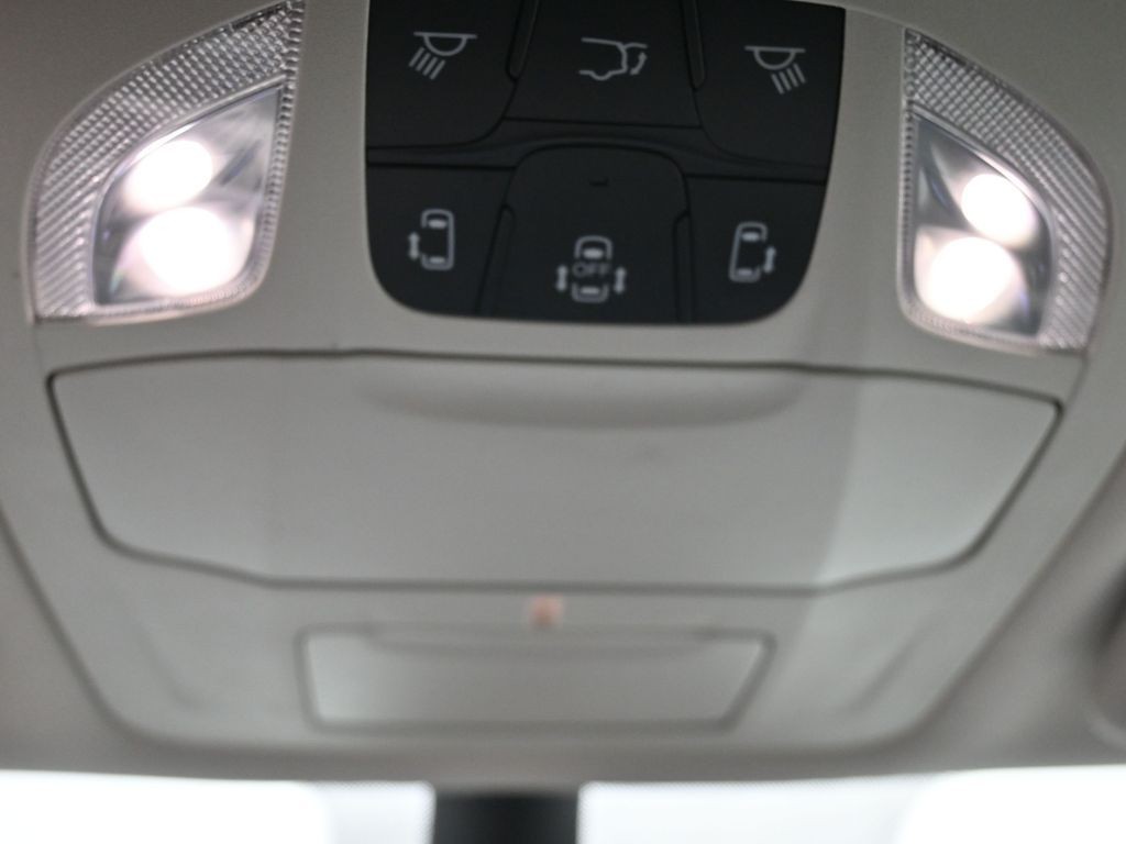 Chrysler Pacifica Vehicle Full-screen Gallery Image 20
