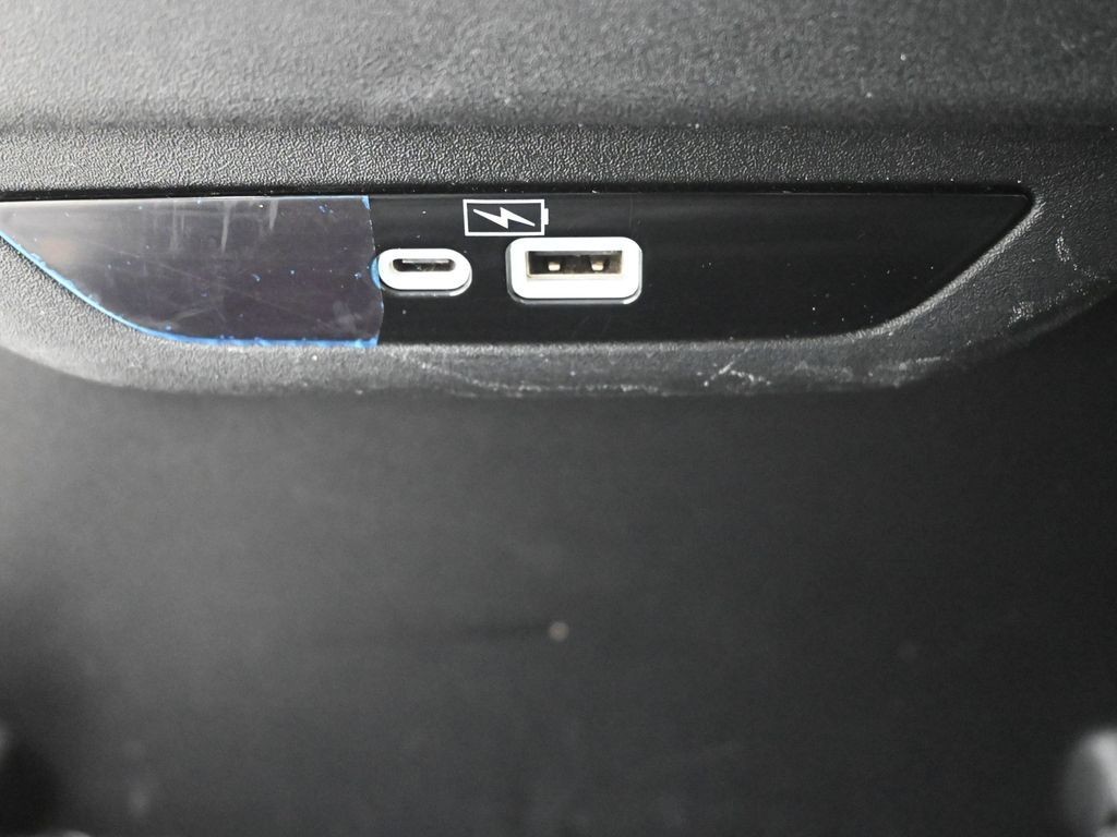 Chrysler Pacifica Vehicle Full-screen Gallery Image 26