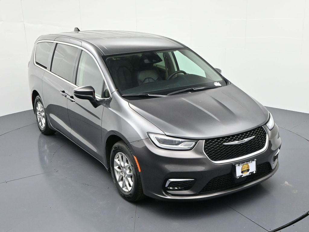 Chrysler Pacifica Vehicle Full-screen Gallery Image 30