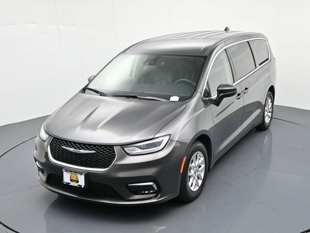 Chrysler Pacifica Vehicle Full-screen Gallery Image 32