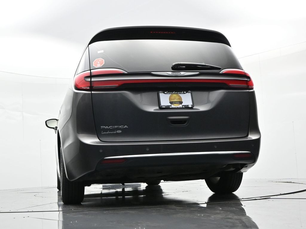 Chrysler Pacifica Vehicle Full-screen Gallery Image 35
