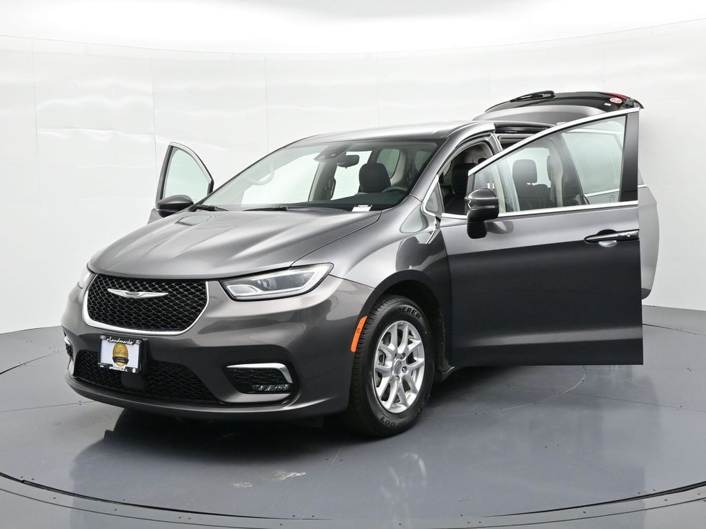 Chrysler Pacifica Vehicle Full-screen Gallery Image 40