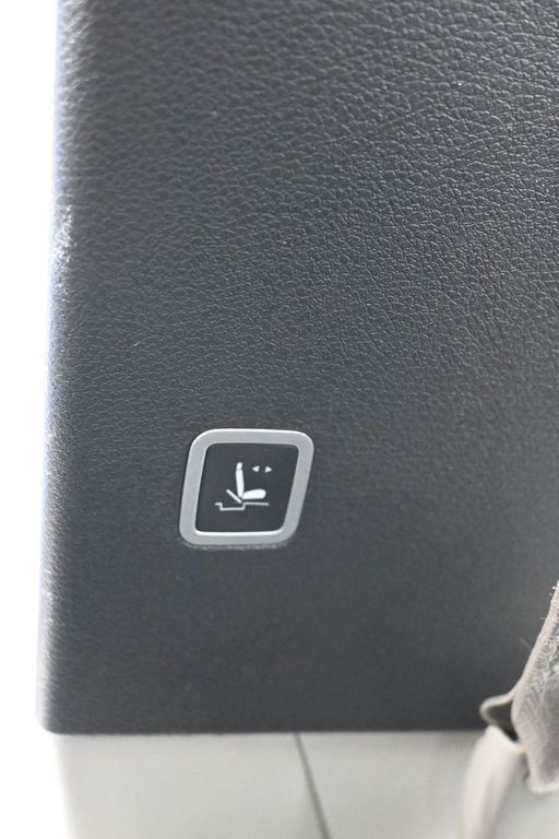 Chrysler Pacifica Vehicle Full-screen Gallery Image 28
