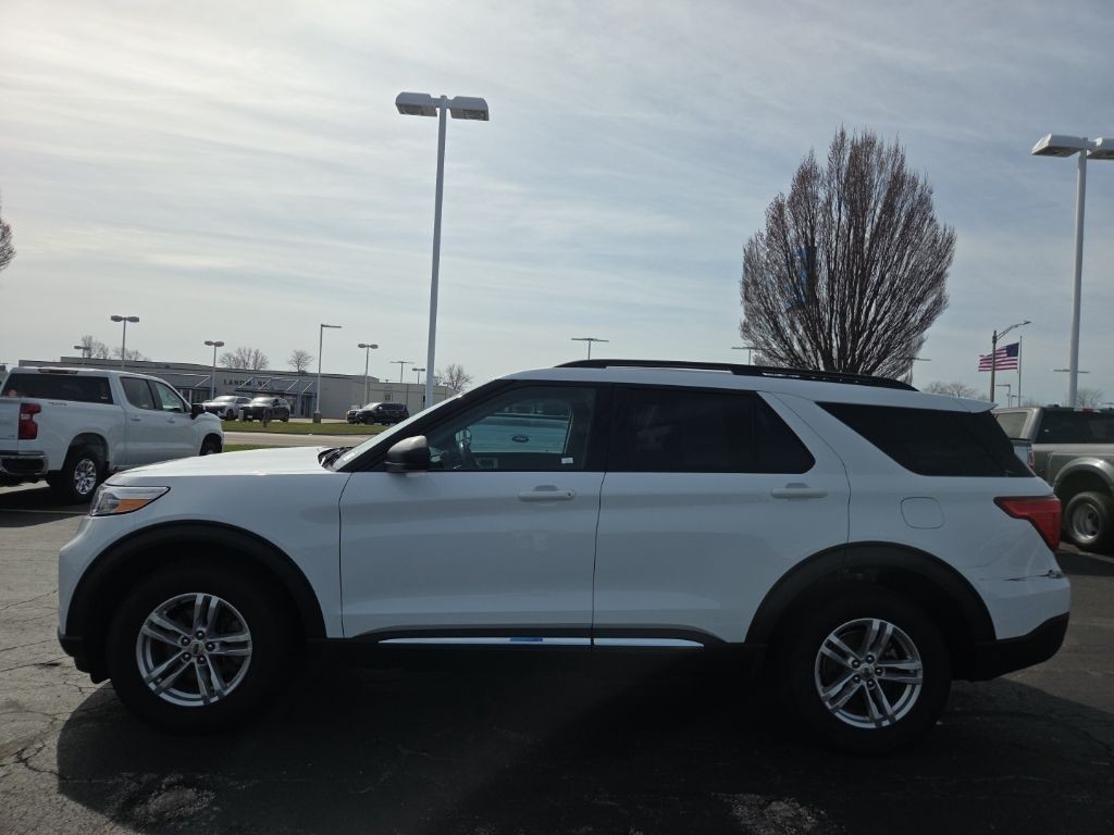 Ford Explorer Vehicle Full-screen Gallery Image 03