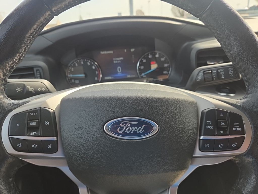 Ford Explorer Vehicle Full-screen Gallery Image 12