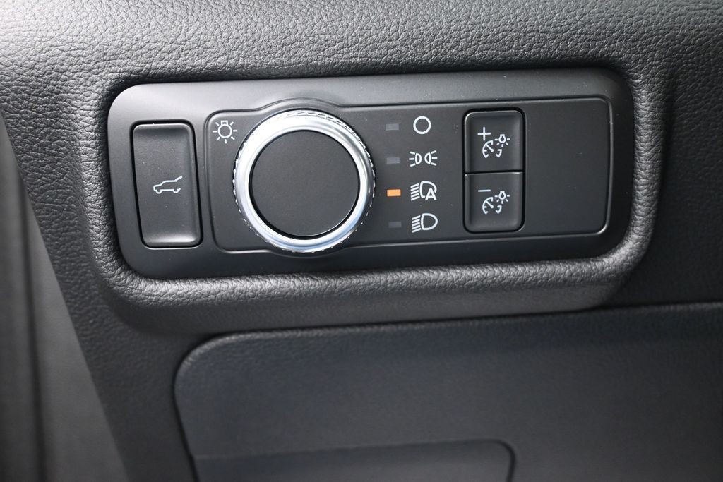 Ford Explorer Vehicle Full-screen Gallery Image 19