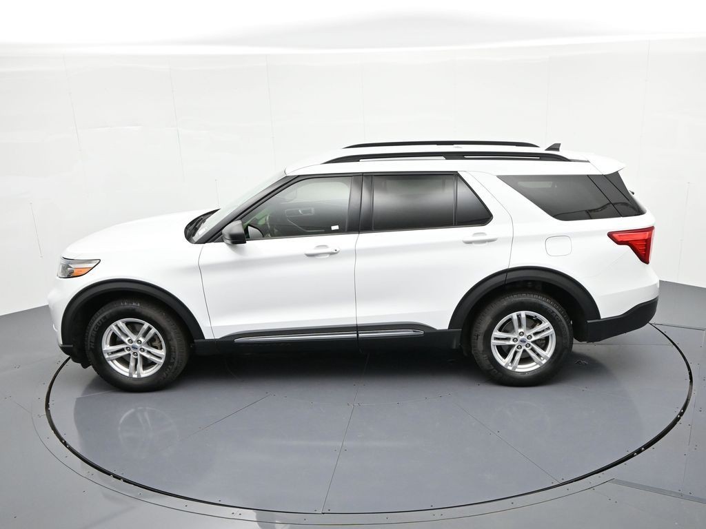 Ford Explorer Vehicle Full-screen Gallery Image 24