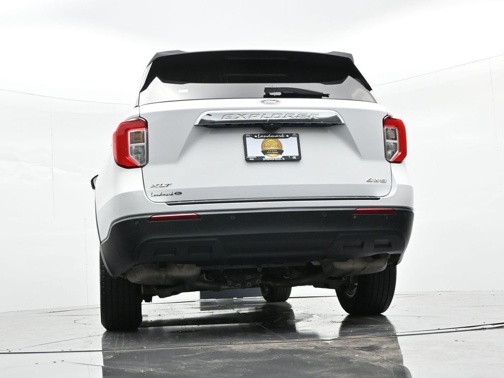 Ford Explorer Vehicle Full-screen Gallery Image 26