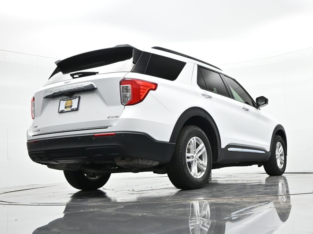 Ford Explorer Vehicle Full-screen Gallery Image 27