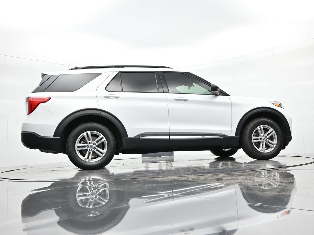 Ford Explorer Vehicle Full-screen Gallery Image 28