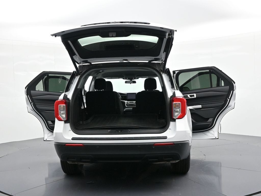 Ford Explorer Vehicle Full-screen Gallery Image 32