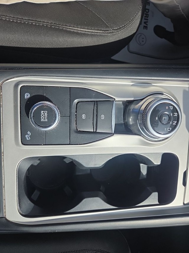 Ford Explorer Vehicle Full-screen Gallery Image 15