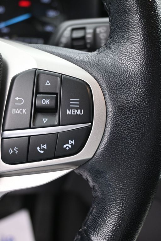Ford Explorer Vehicle Full-screen Gallery Image 17