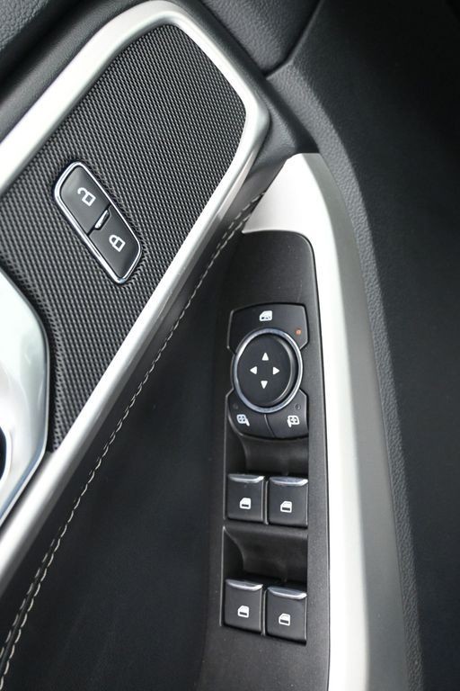 Ford Explorer Vehicle Full-screen Gallery Image 20