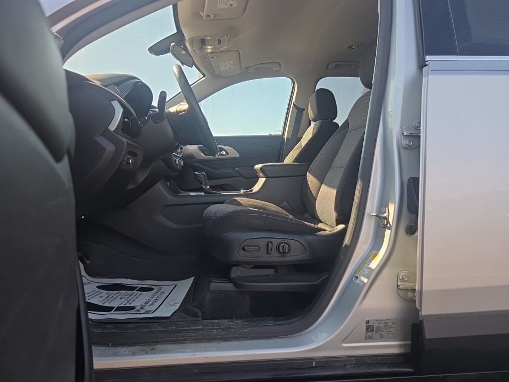 Chevrolet Traverse Vehicle Full-screen Gallery Image 2