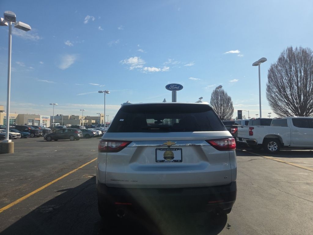 Chevrolet Traverse Vehicle Full-screen Gallery Image 5