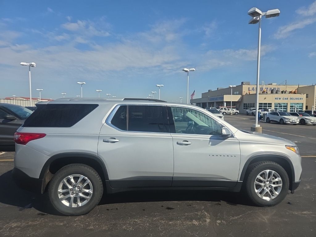 Chevrolet Traverse Vehicle Full-screen Gallery Image 7